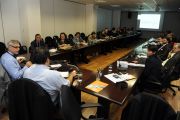 Exemplos de clusters bem-sucedidos no Brasil e na Europa são apresentados em workshop